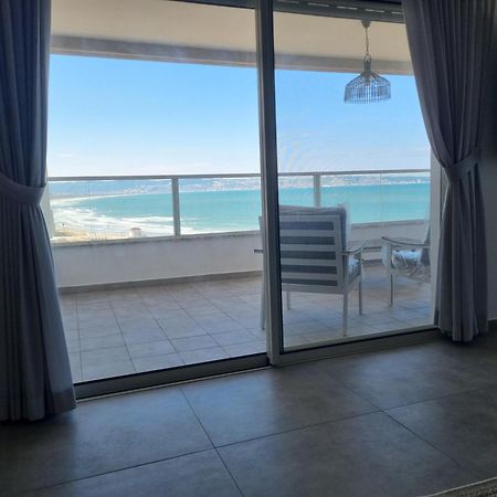 Beachfront Gallery Acre Luaran gambar