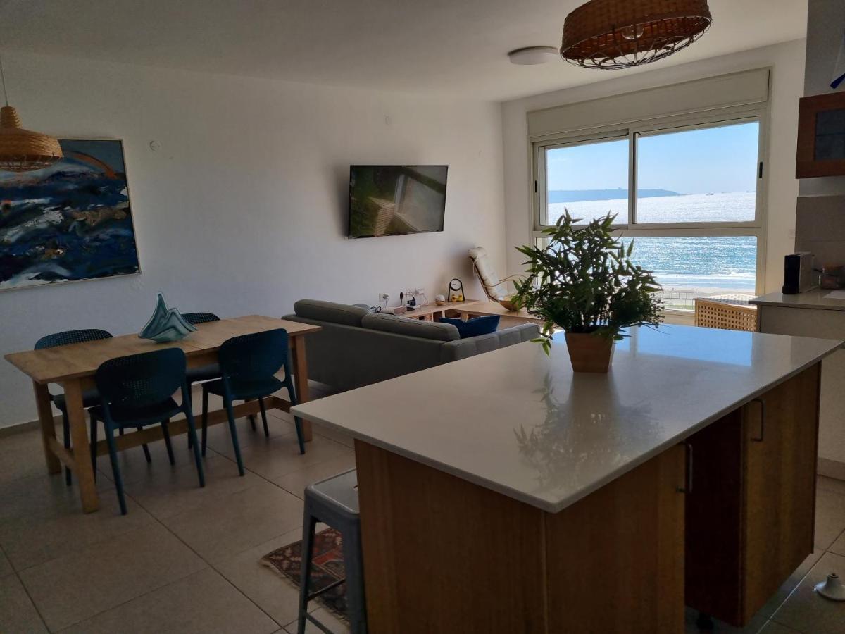 Beachfront Gallery Acre Luaran gambar