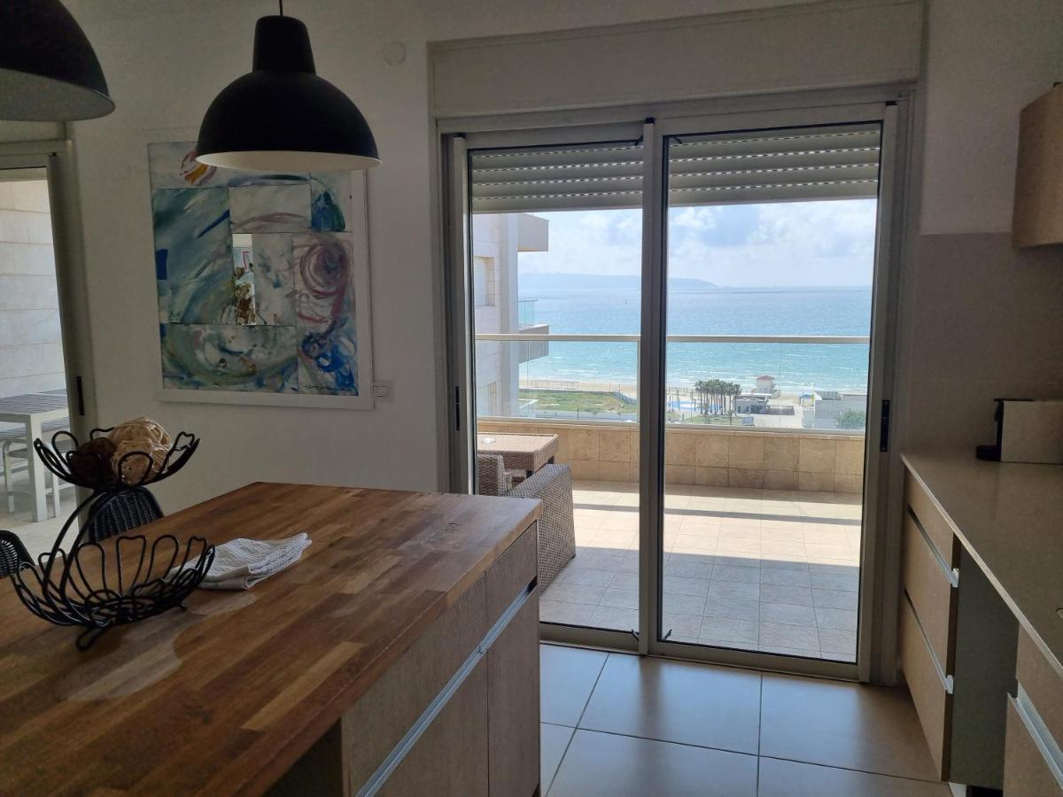 Beachfront Gallery Acre Luaran gambar