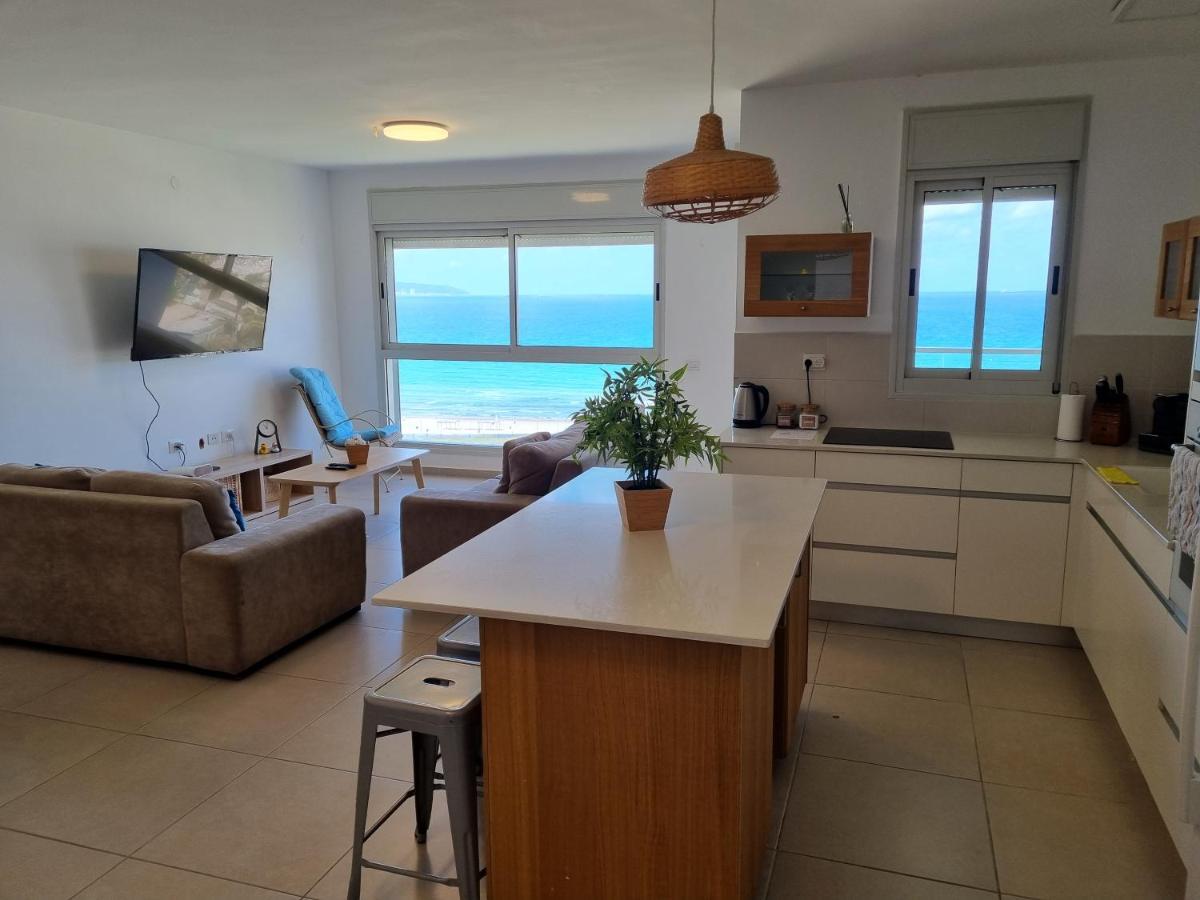 Beachfront Gallery Acre Luaran gambar